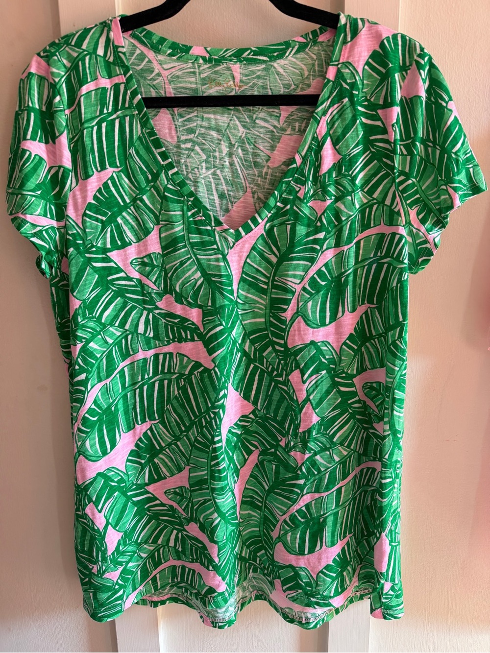Lilly Pulitzer Etta "Lets Go Bananas" Leaf V-Neck Tee NWOT L
